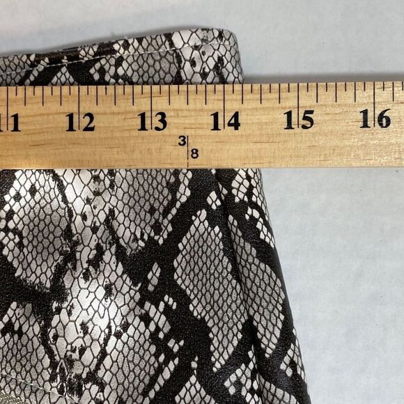 Blank NYC Faux Leather Snake Print Mini Skirt With Front Zippered Pockets and Ba - Picture 9 of 11